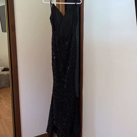 Black,mermaid style dress, size M,Fashion nova, only used once - Picture 2 of 2